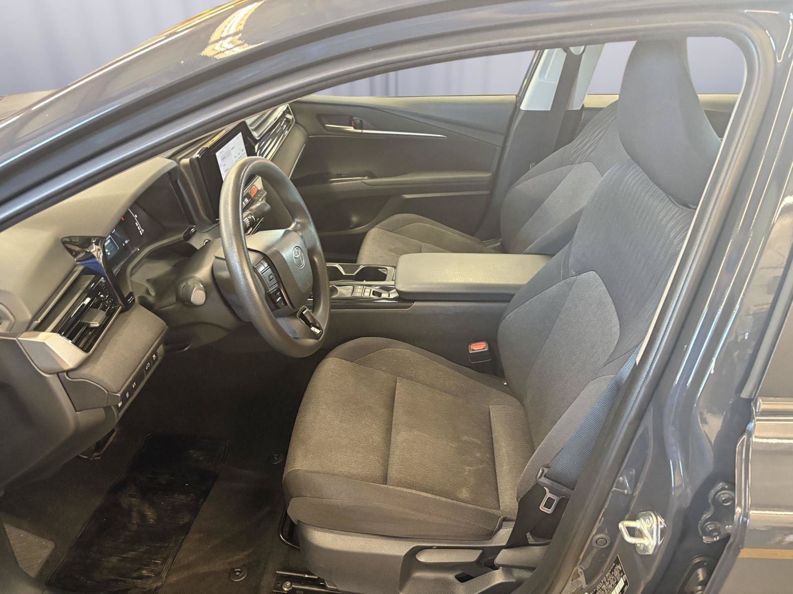 Used 2025 Toyota Camry LE FWD image 18
