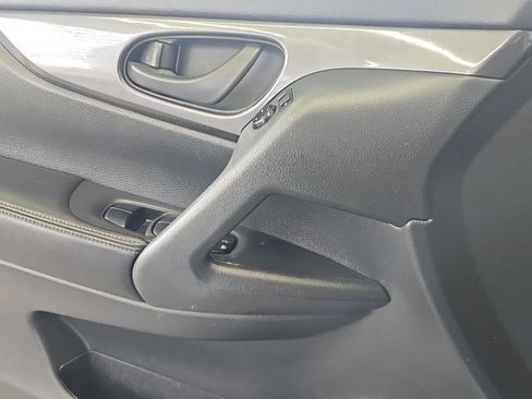 Used 2020 Nissan Rogue S image 21