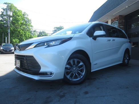 Used 2021 Toyota Sienna XLE AWD/4WD image 35