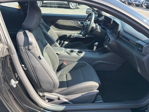 Used 2025 Ford Mustang Coupe RWD image 15