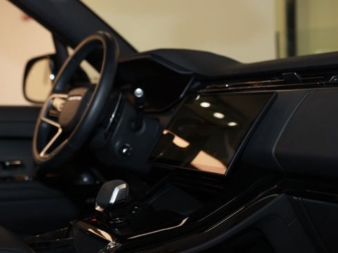 Used 2024 Land Rover Range Rover Sport SE image 17