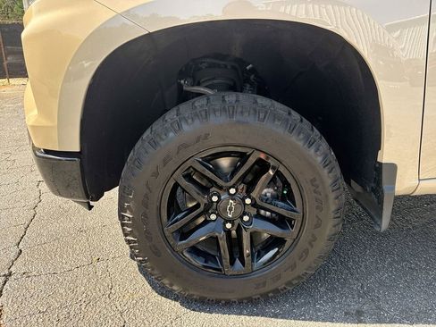 Used 2023 Chevrolet Silverado 1500 LT Trail Boss w/ Protection Package AWD/4WD image 12