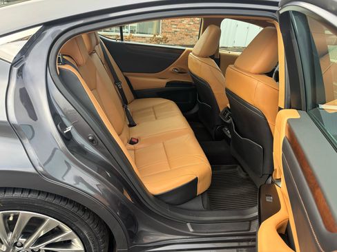 Used 2023 Lexus ES 350 w/ Luxury Package image 12