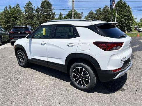 New 2026 Chevrolet TrailBlazer LT w/ Convenience Package AWD/4WD image 3