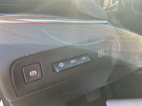 Used 2024 Buick Enclave Premium image 17