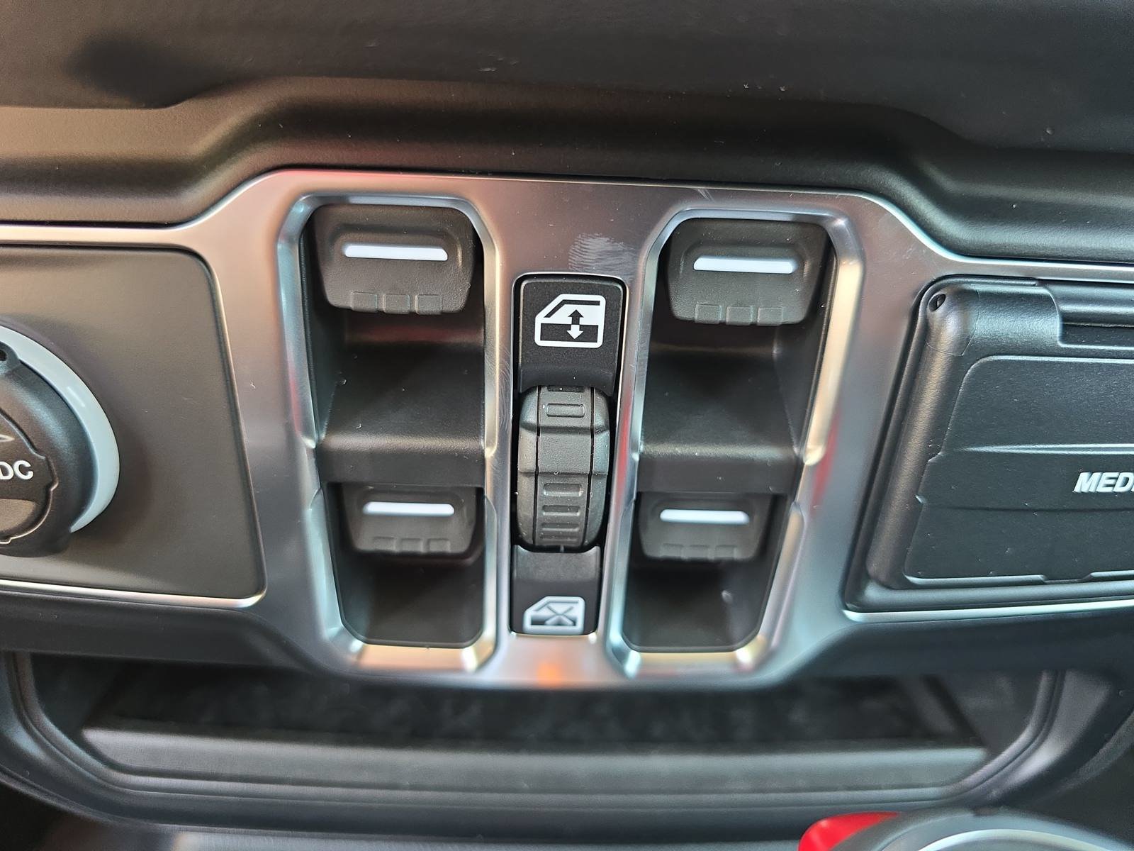 New 2026 Jeep Wrangler Unlimited Sahara AWD/4WD image 28