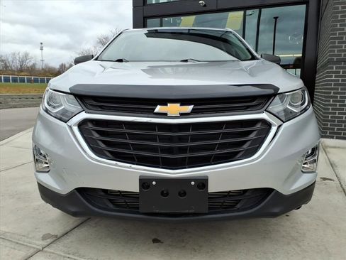Used 2021 Chevrolet Equinox LS w/ LS Convenience Package image 2