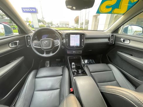 Used 2025 Volvo XC40 B5 Plus AWD/4WD image 18