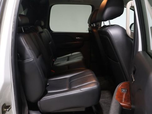 Used 2011 Chevrolet Avalanche LT w/ Luxury Package image 21