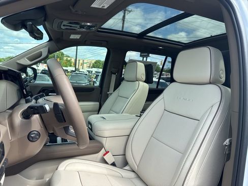 New 2026 GMC Yukon Denali w/ Denali Reserve Package AWD/4WD image 17