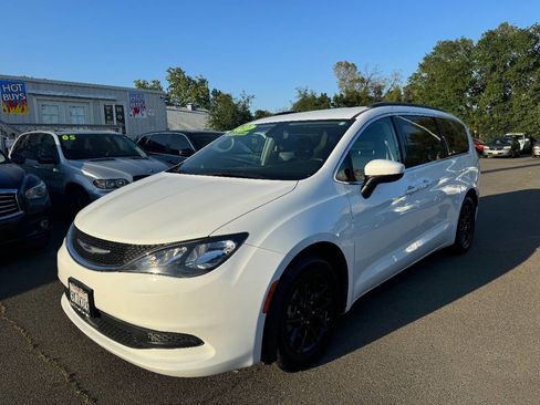 Used 2021 Chrysler Voyager Lxi image 1