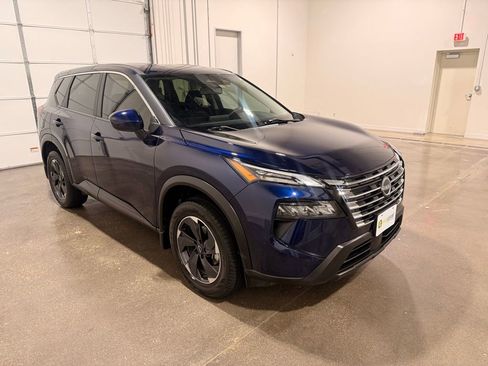 Used 2024 Nissan Rogue SV FWD image 3