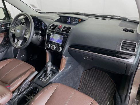 Used 2017 Subaru Forester 2.5i Touring AWD/4WD image 32