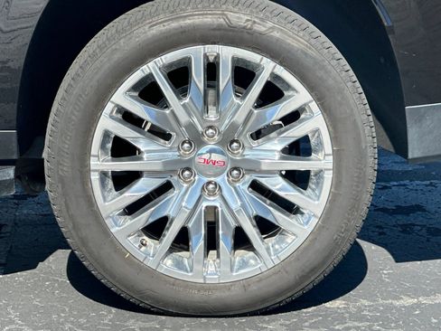 Used 2025 GMC Yukon XL Denali AWD/4WD image 43