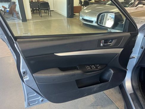 Used 2014 Subaru Outback 2.5i AWD/4WD image 29