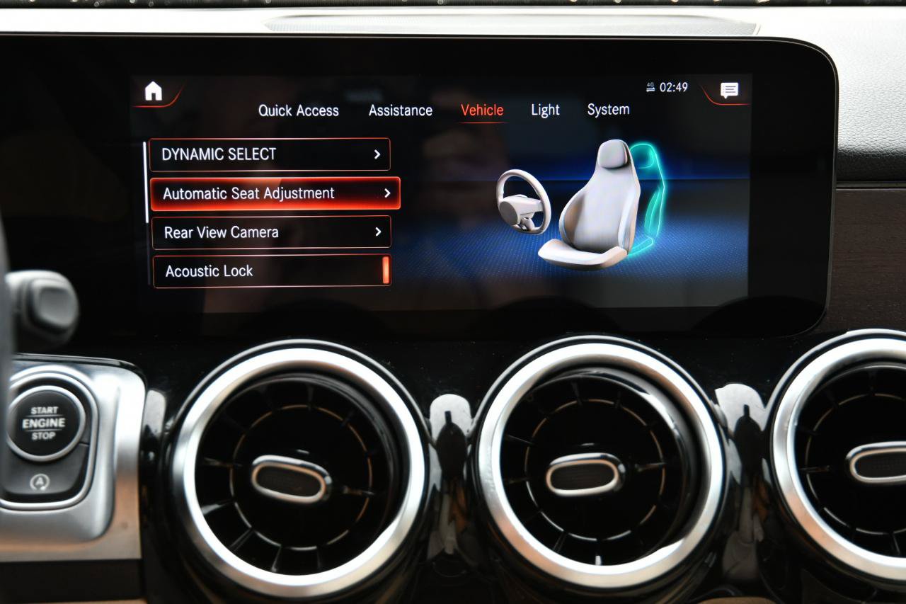 Used 2022 Mercedes-Benz GLB 250 w/ Premium Package image 25