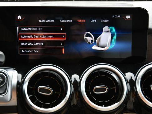 Used 2022 Mercedes-Benz GLB 250 w/ Premium Package image 25