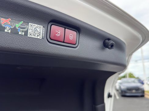 Used 2024 Mercedes-Benz C 300 Sedan image 10