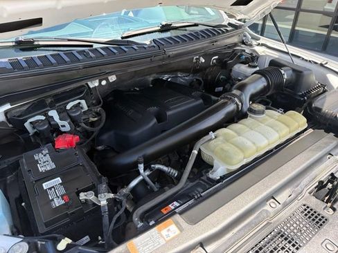 Used 2020 Ford Expedition XLT w/ Equipment Group 202A AWD/4WD image 28