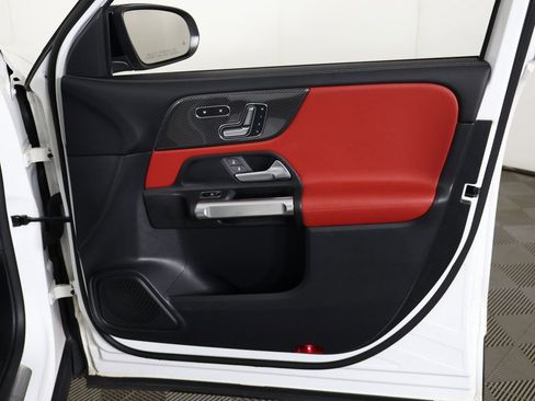 Used 2022 Mercedes-Benz GLB 35 AMG 4MATIC image 24