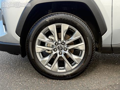 Used 2025 Toyota RAV4 XLE Premium image 10