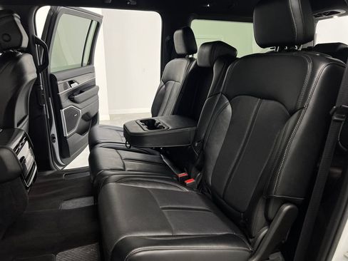Used 2024 Jeep Wagoneer Series II w/ Flexible Seating Group RWD image 16