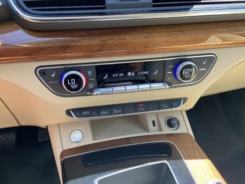 Used 2023 Audi Q5 2.0T Premium w/ Convenience Package AWD/4WD image 22