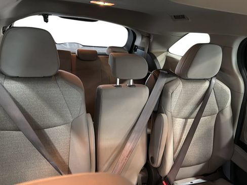 Used 2024 Toyota Sienna LE AWD/4WD image 12