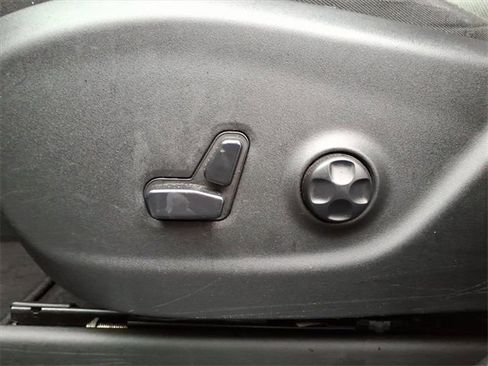 Used 2019 Jeep Cherokee Limited image 15