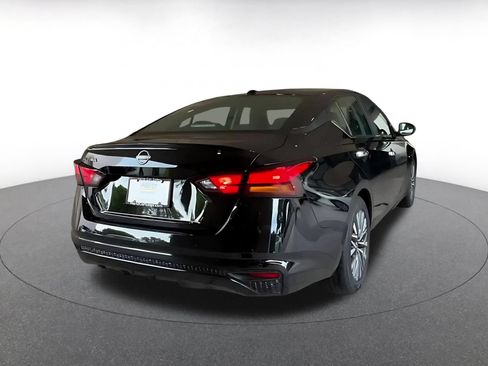 Used 2025 Nissan Altima 2.5 SV FWD image 10