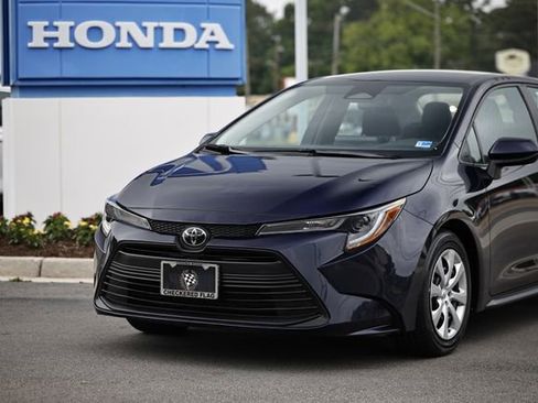 Used 2024 Toyota Corolla LE FWD image 2