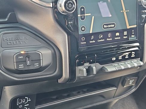 New 2026 RAM 2500 Laramie AWD/4WD image 25