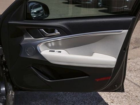 Used 2025 Genesis G70 3.3T Advanced image 33