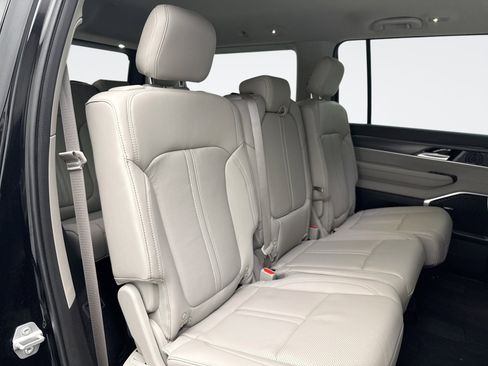 Used 2023 Jeep Wagoneer Series III w/ Preferred Equipment Group image 18