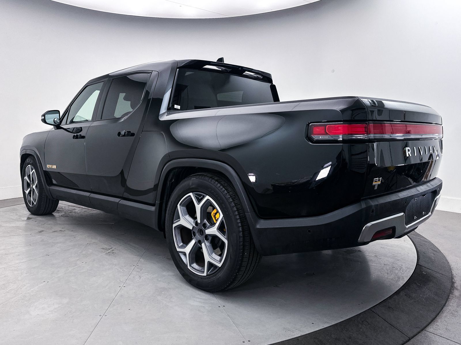 Used 2022 Rivian R1T Adventure AWD/4WD image 14