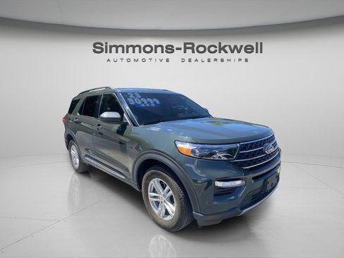 Used 2023 Ford Explorer XLT w/ Equipment Group 202A image 3