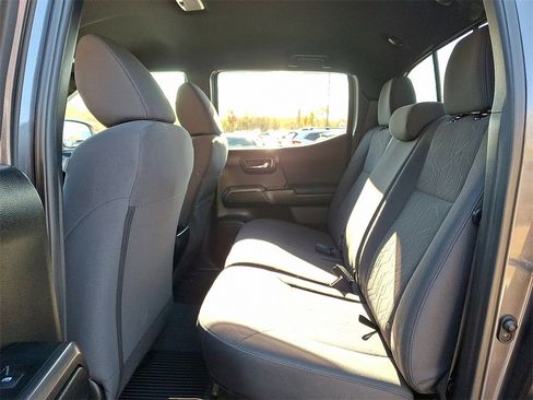 Used 2018 Toyota Tacoma TRD Sport image 10