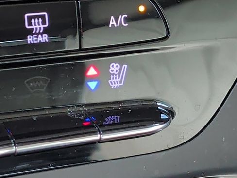Used 2023 Buick Envision Avenir AWD/4WD image 27