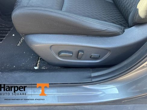 Used 2019 Nissan Rogue SV FWD image 18