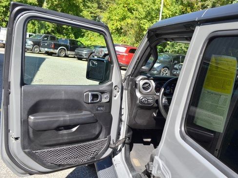 Used 2021 Jeep Wrangler Unlimited Sahara image 15