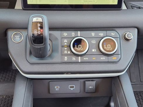 Used 2024 Land Rover Defender 110 S image 18