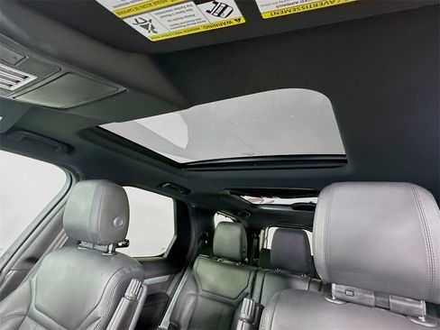 Used 2020 Land Rover Discovery Landmark image 21