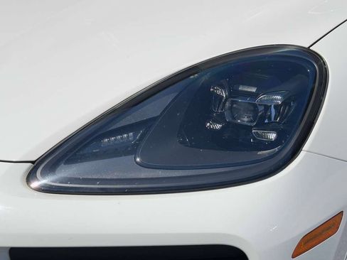 Certified 2023 Porsche Cayenne Platinum Edition image 25