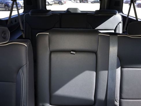 Used 2024 GMC Yukon XL SLT w/ SLT Luxury Package AWD/4WD image 23