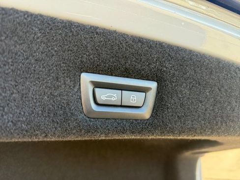 Used 2023 BMW 740i w/ Parking Assistance Package RWD image 10