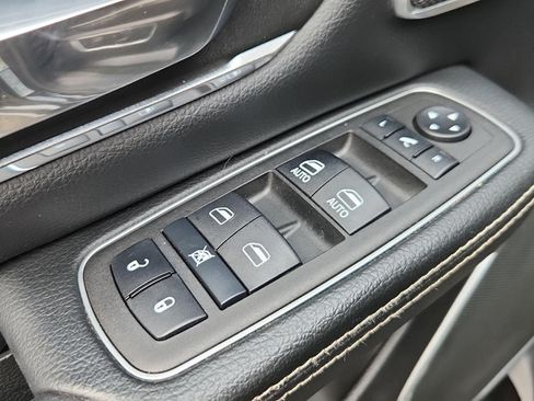 Used 2023 RAM 1500 Laramie AWD/4WD image 19