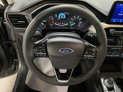 Used 2022 Ford Escape SE w/ SE Sport Appearance Package image 16