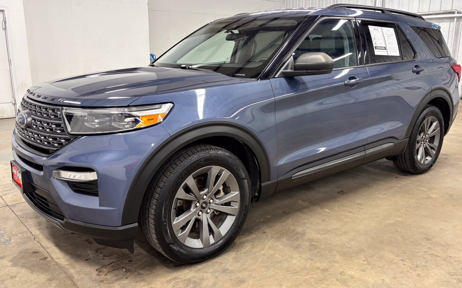 Used 2021 Ford Explorer XLT w/ Equipment Group 202A RWD image 3