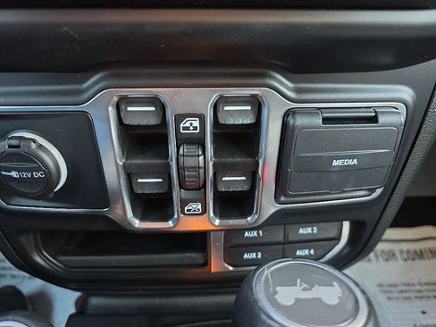 Used 2021 Jeep Wrangler Unlimited Sahara AWD/4WD image 28