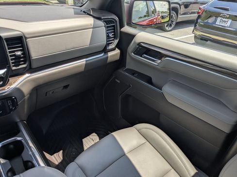 Certified 2025 Chevrolet Silverado 1500 RST AWD/4WD image 21